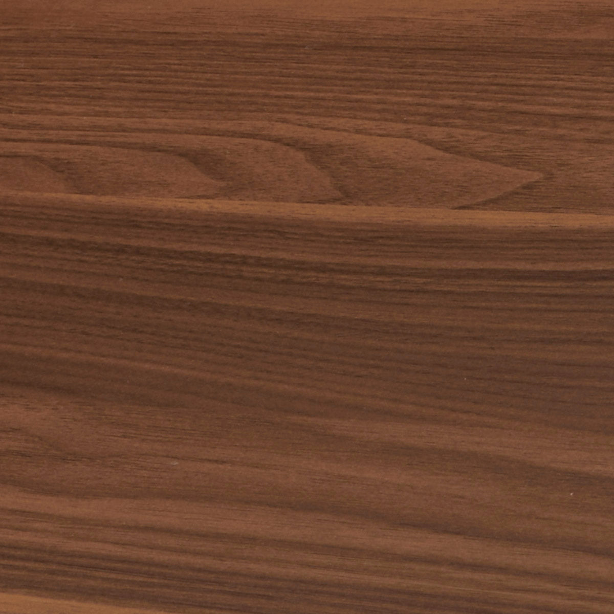 Détail de la couleur de la mélanine imitation noyer de la table basse ronde MATIS diamètre 80 cm